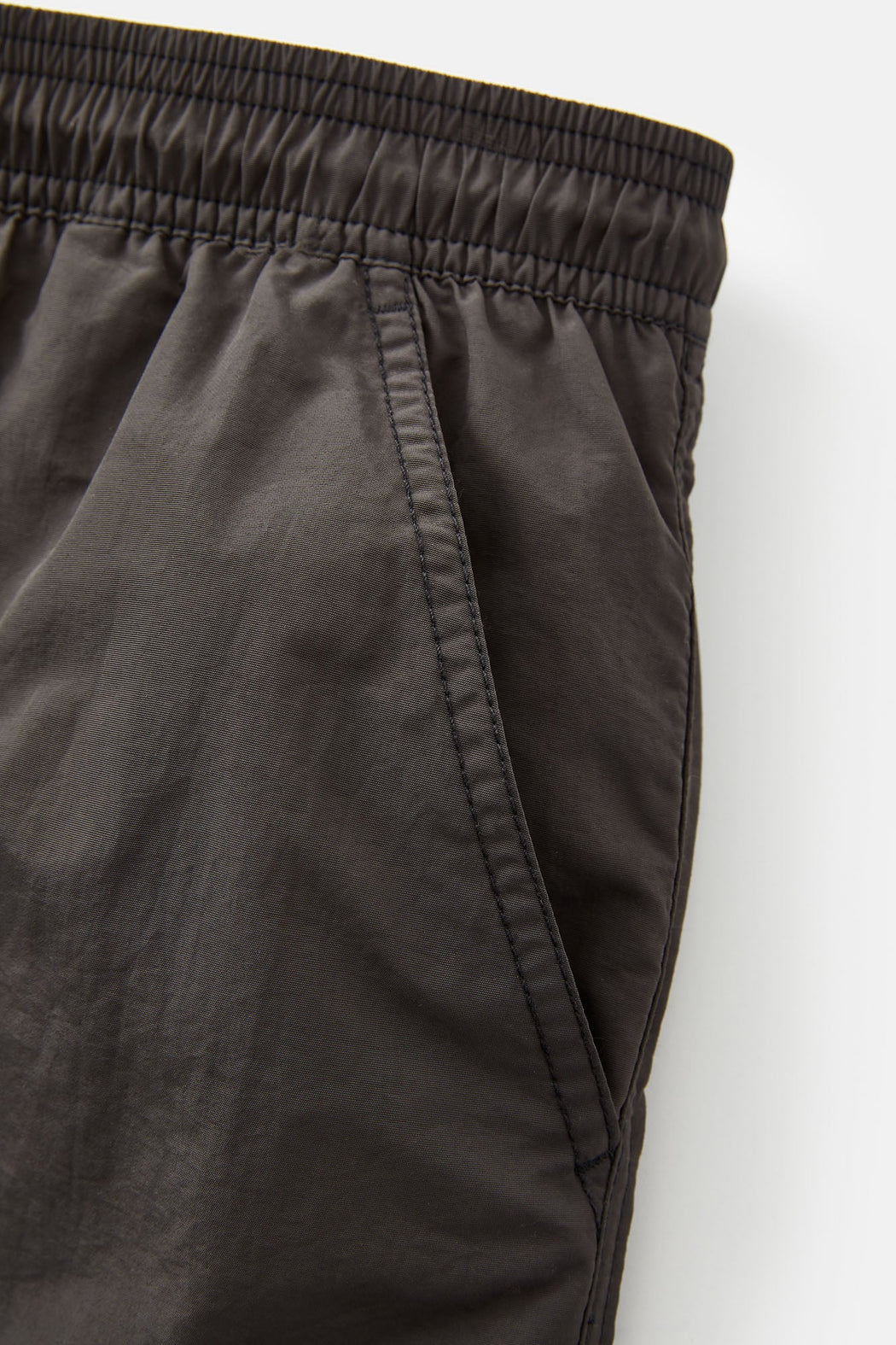 Poolside Volley | Black Wash