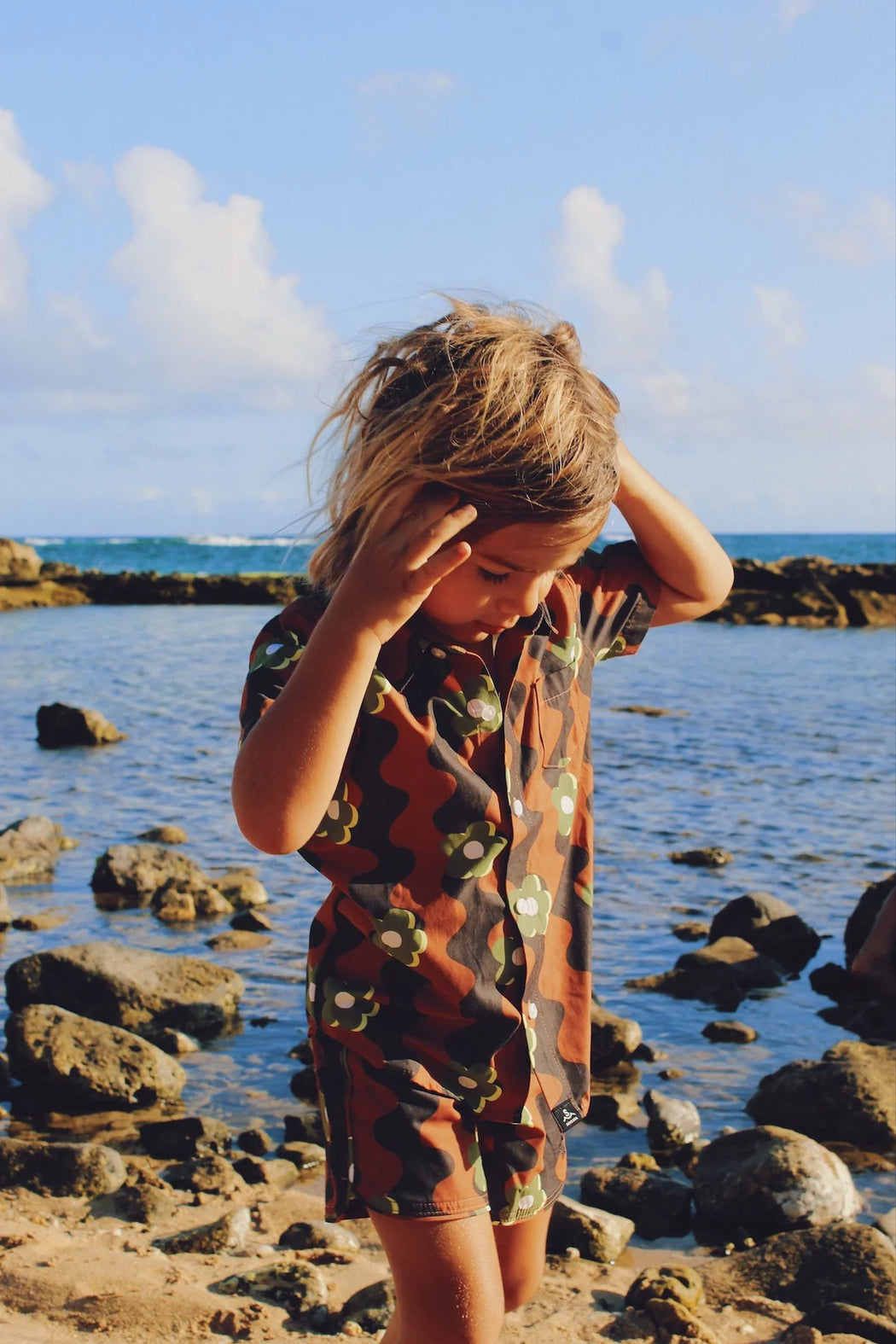 Wavy Daisy Button Up | Tan Camo