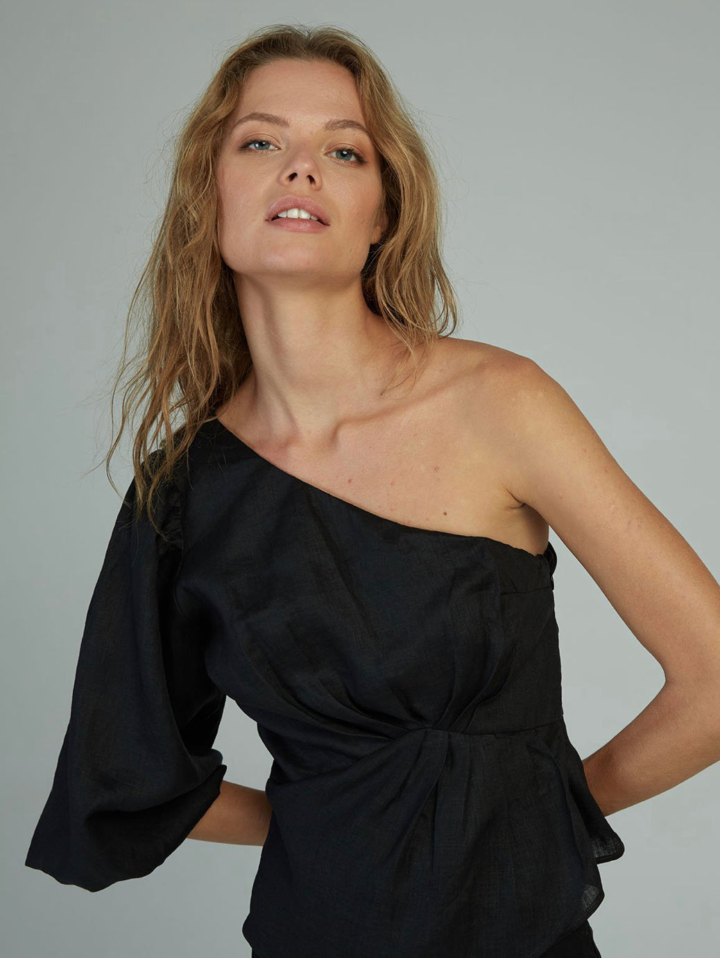 Sia One Shoulder Top | Black