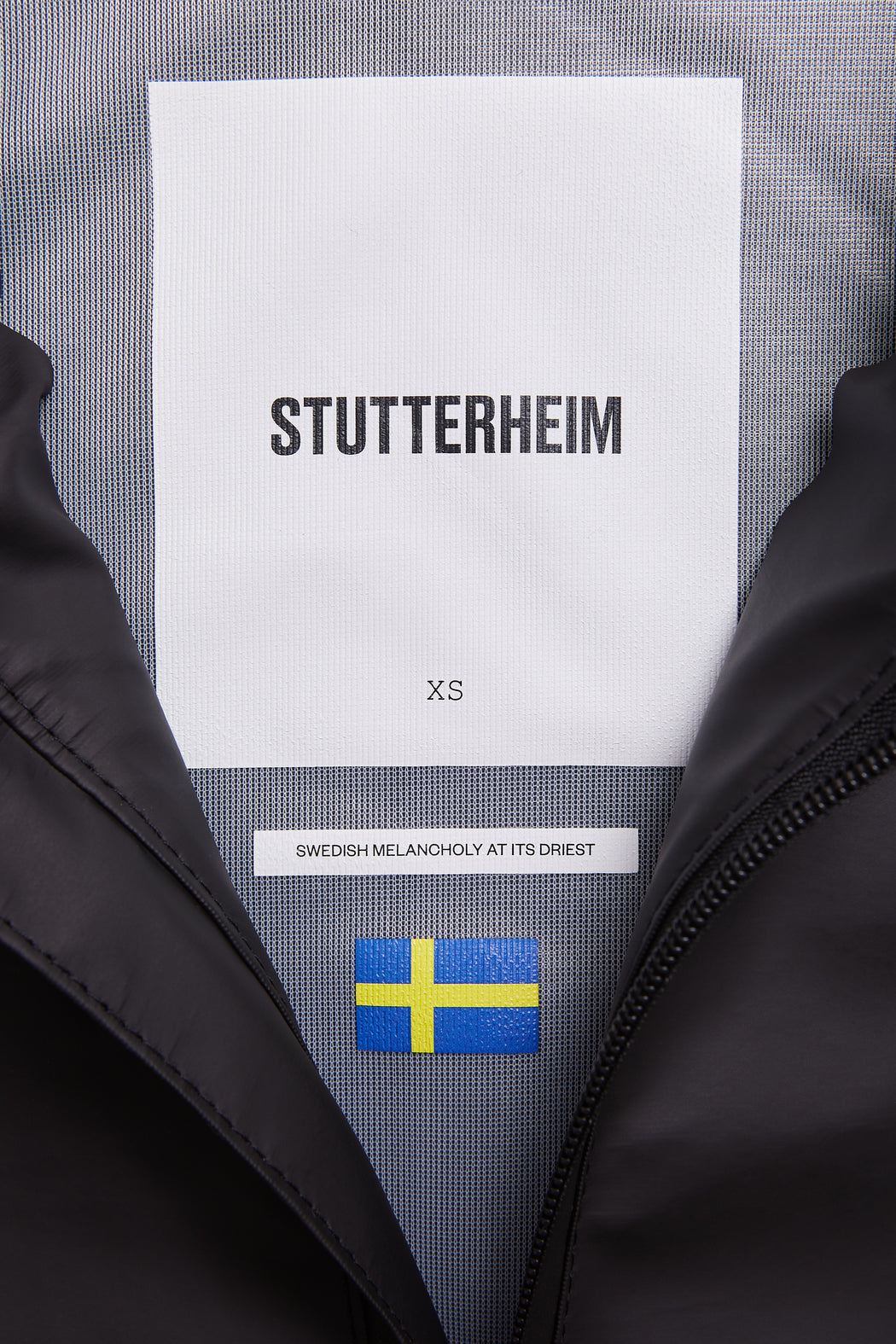 Stockholm LW Zip Raincoat | Black