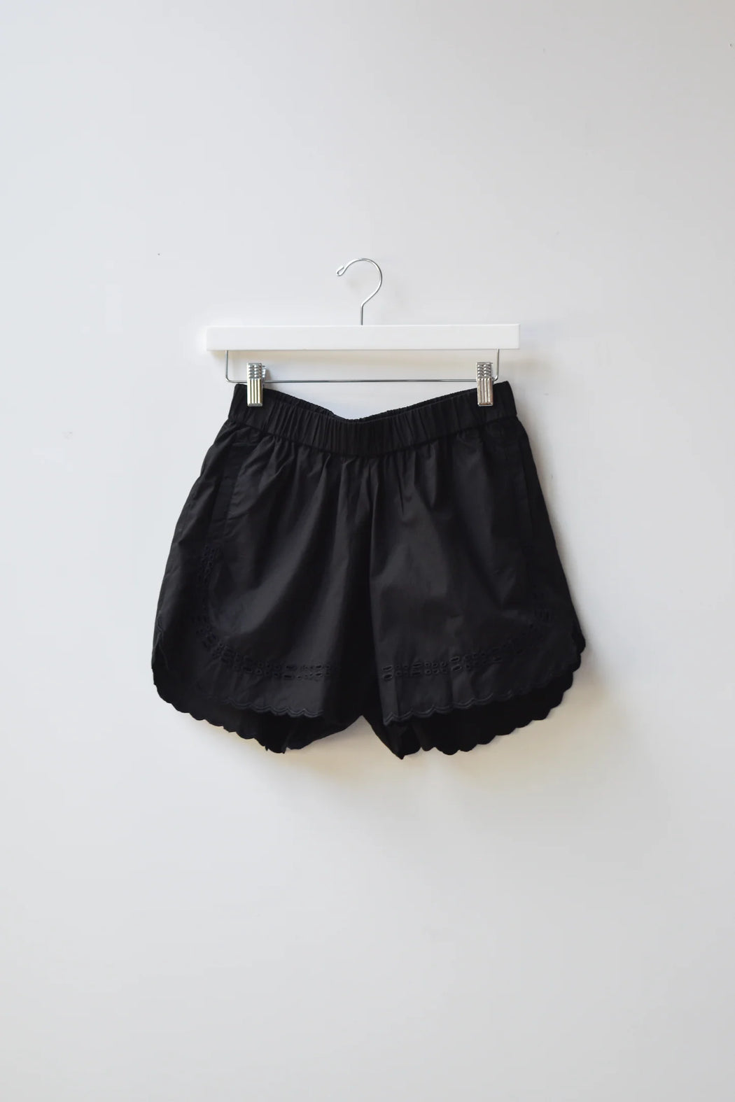 Dawn Embroidery Short | Black