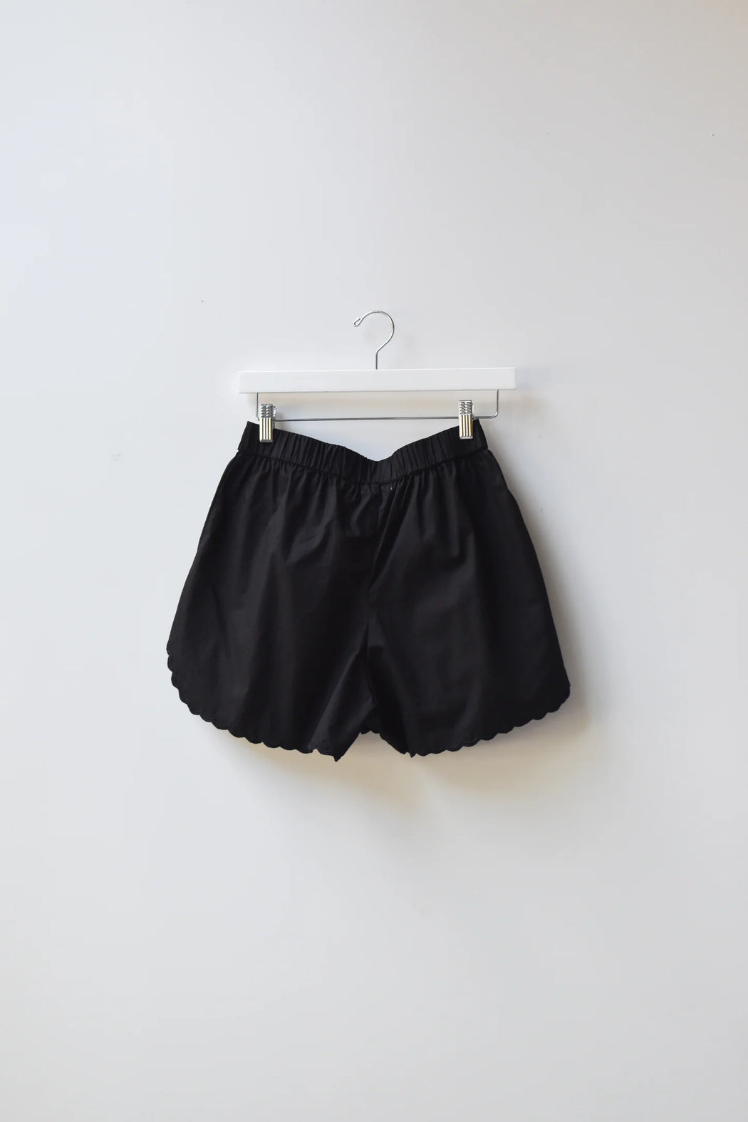 Dawn Embroidery Short | Black