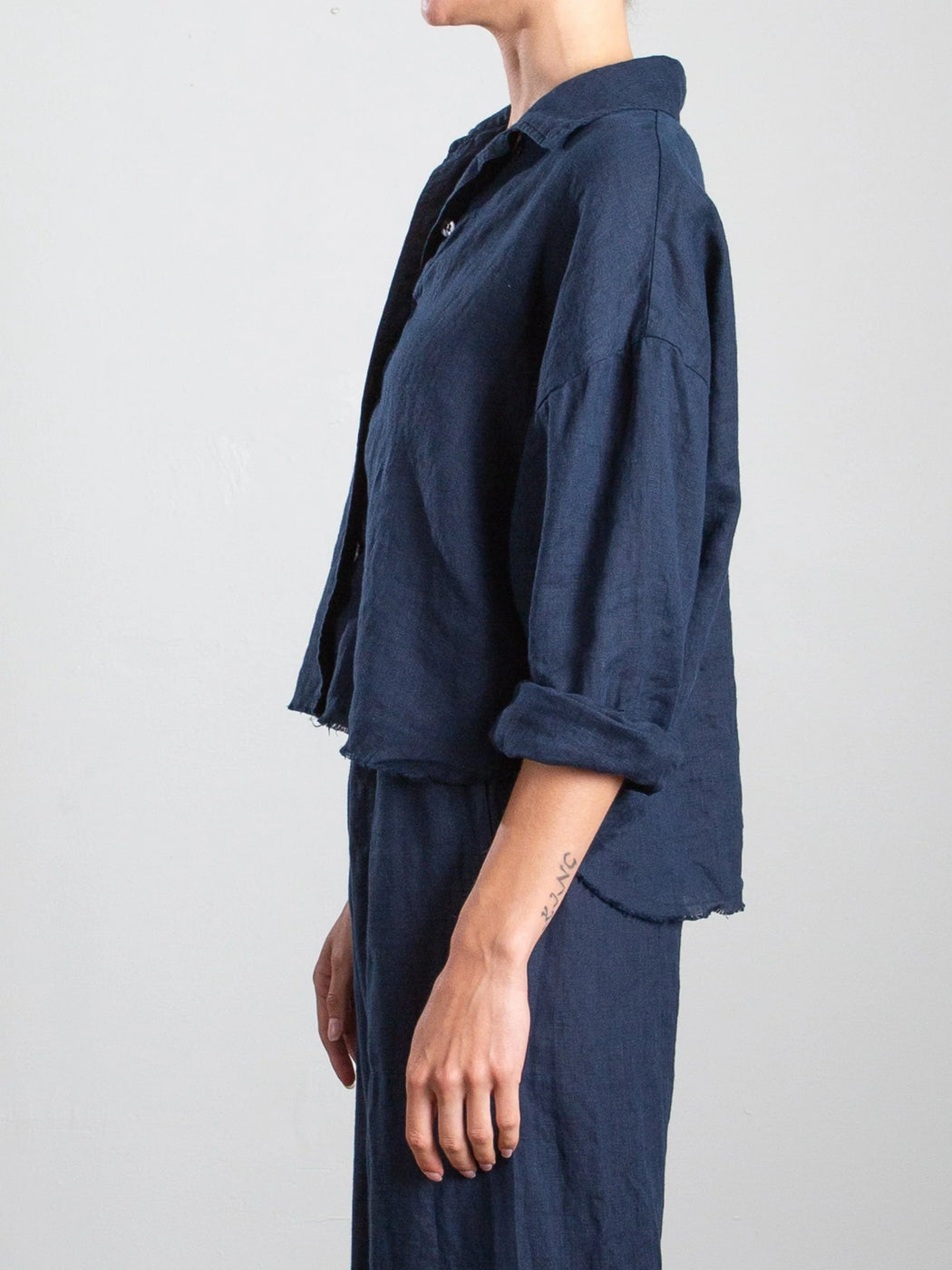 Esme Crop Shirt in French Linen | Ink