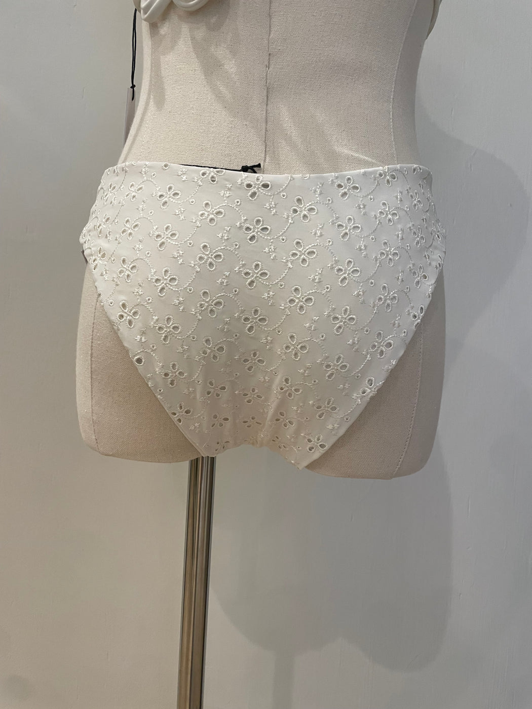 Rue Bottom  | Eyelet