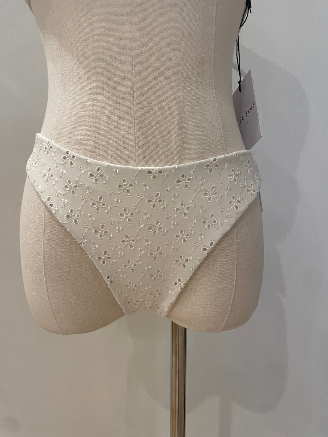 Rue Bottom  | Eyelet