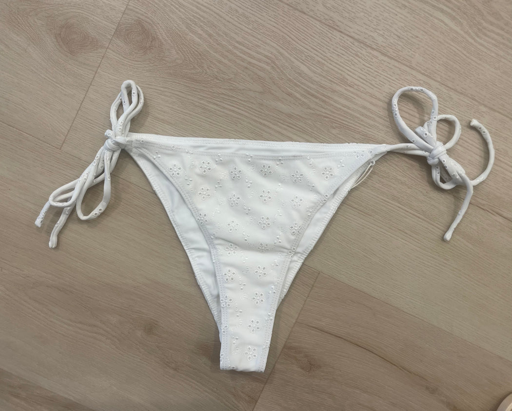 Leo Bikini Bottom | Broderie Anglaise