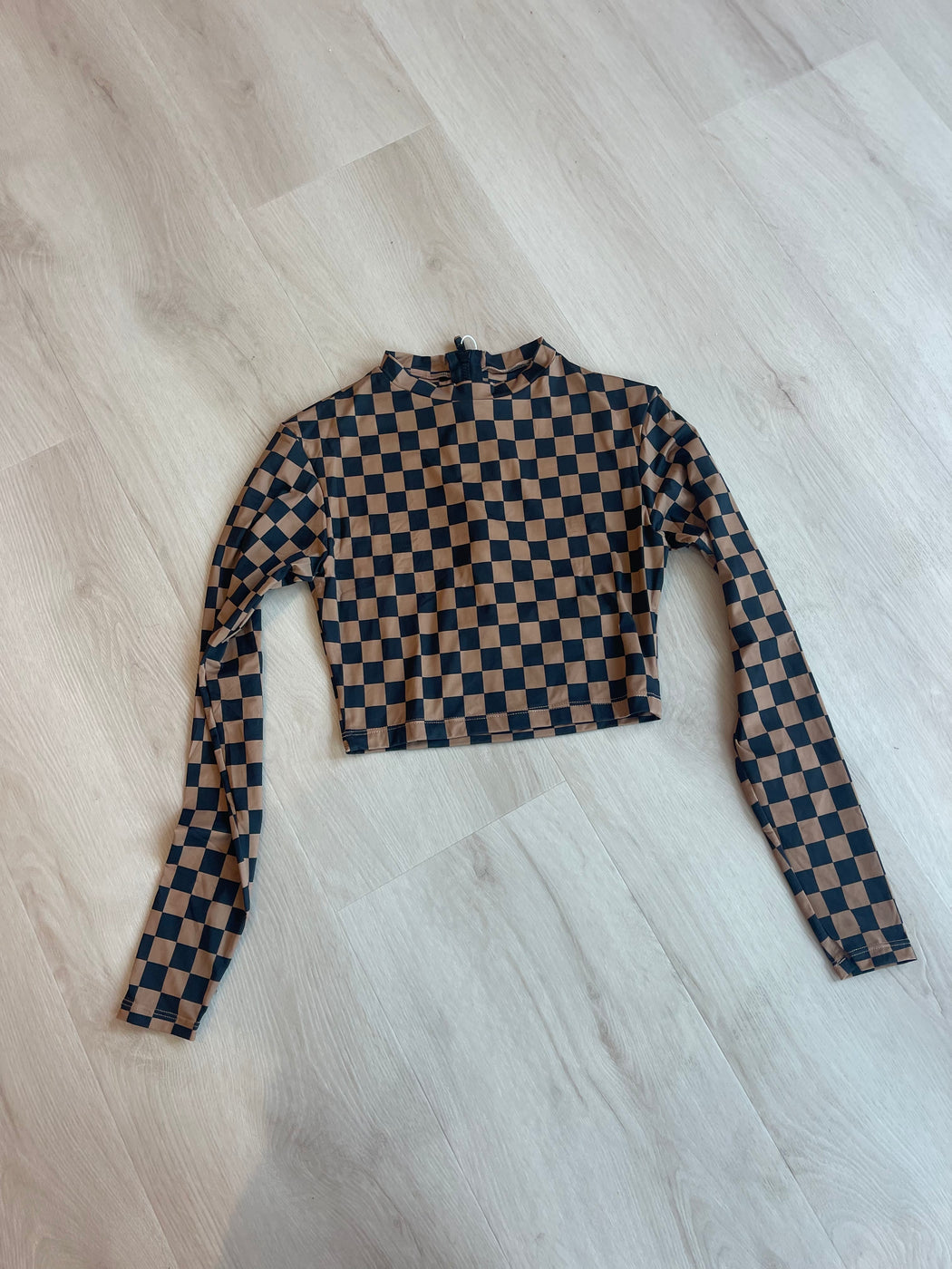 EXCLUSIVE Cropped Rash Guard | Mocha Checker
