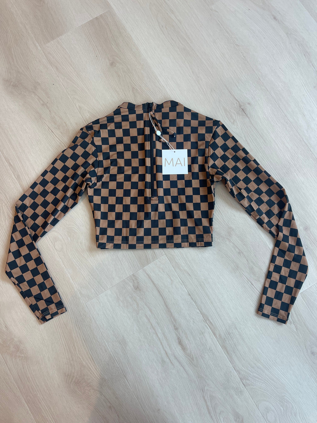 EXCLUSIVE Cropped Rash Guard | Mocha Checker