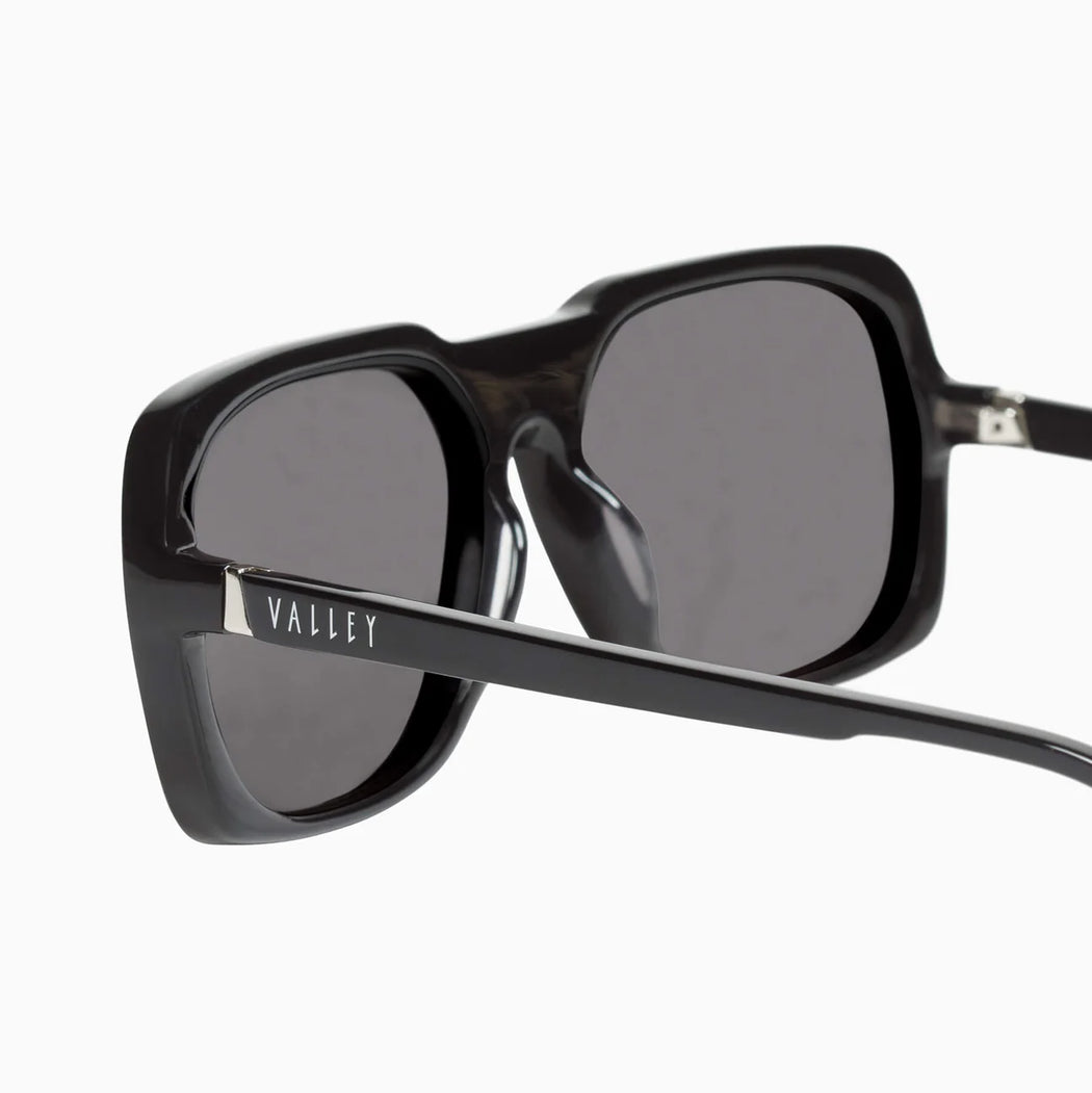 Memoir | Gloss Black w. Silver Metal Trim / Light Brown Lens