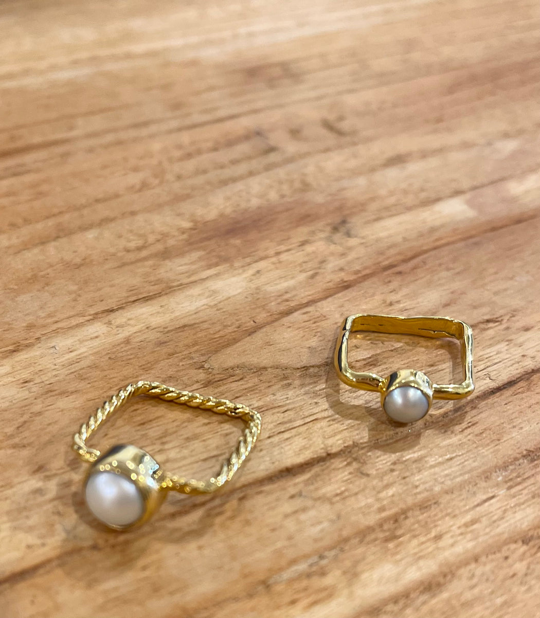 Square Ring with Pearl